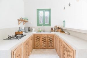 alt text: Mẫu bếp nhà cấp 4 đơn giản, xinh xắn