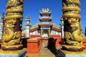 Công trình lăng mộ đang được xây dựng