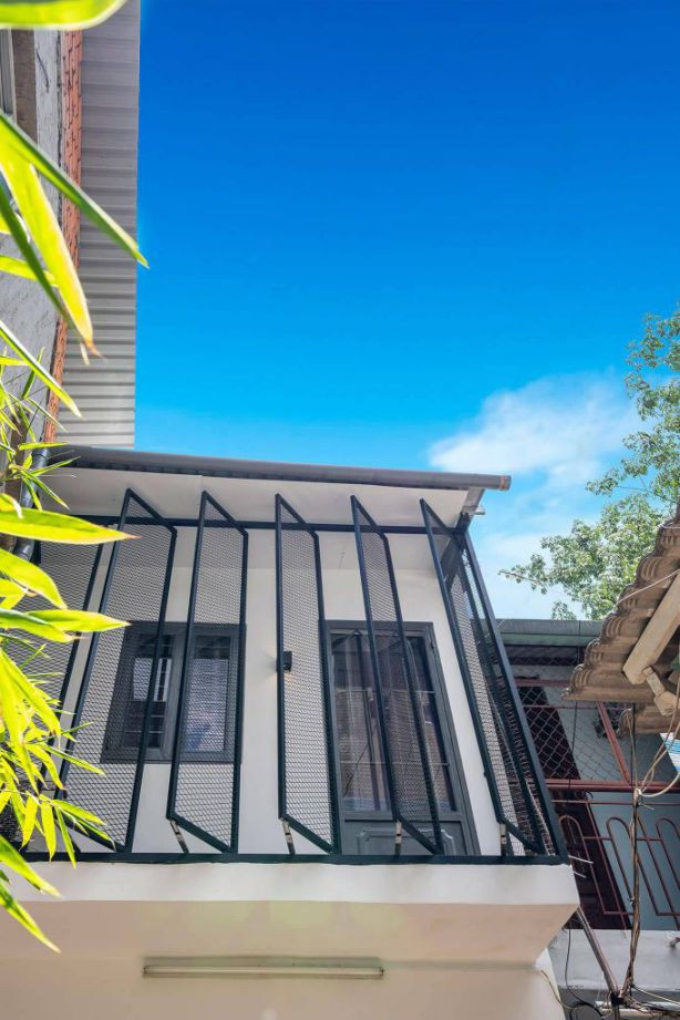 Cửa chính được thay mới