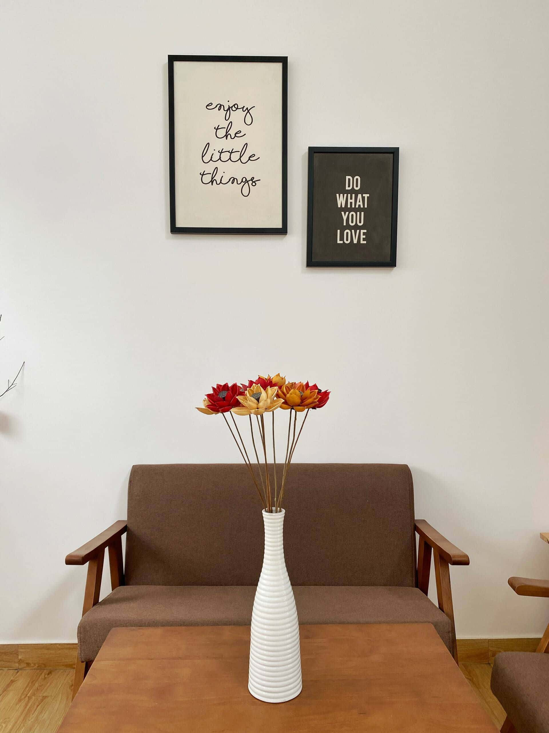 Cửa chính và chi tiết trang trí