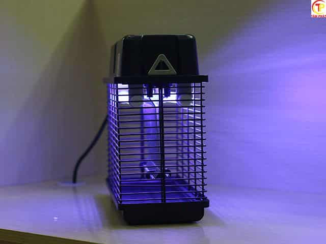 Đèn đuổi côn trùng