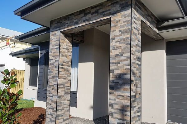 Gạch thẻ ốp cột nhà cấp 4