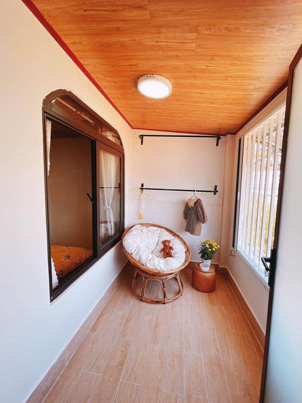 Hình ảnh ban công nhỏ trên tầng lửng