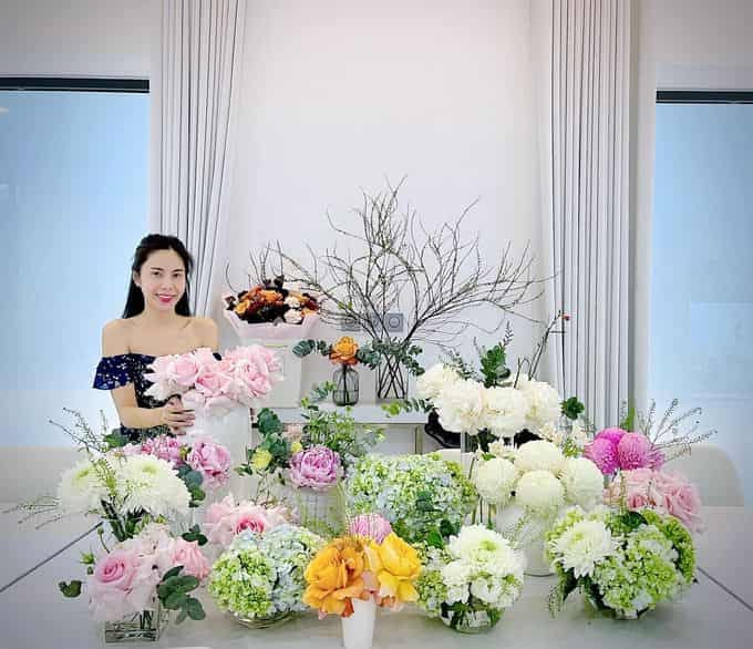 Hình ảnh Thủy Tiên trong biệt thự mới