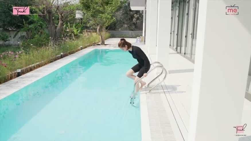 Hồ bơi nhìn từ trên cao