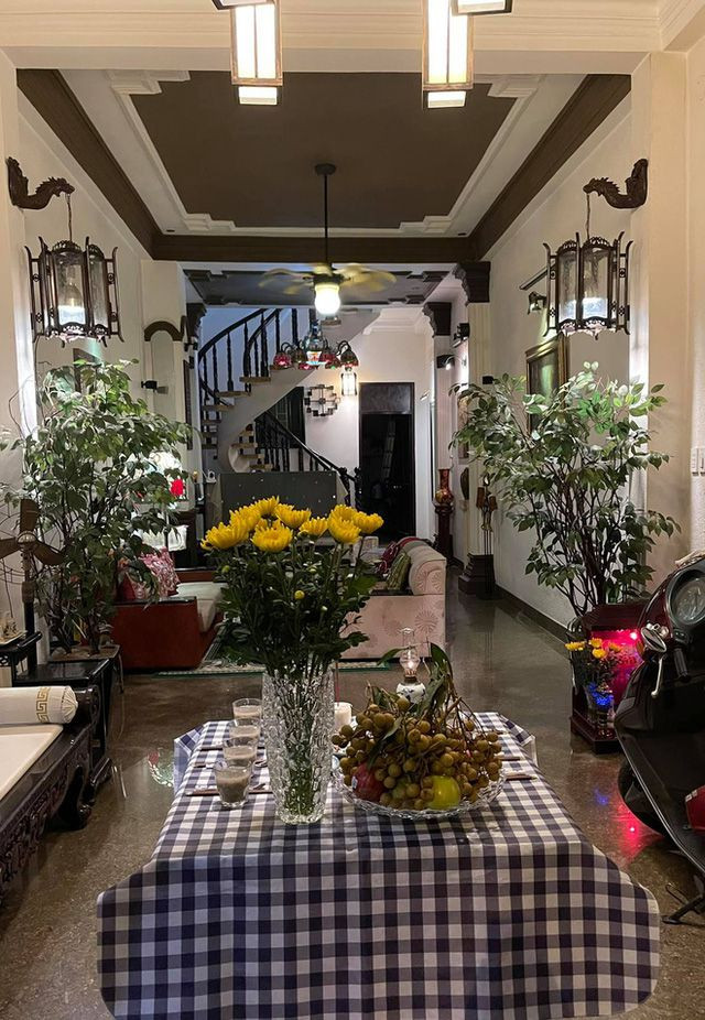 Hoa tươi trong nhà Quang Linh