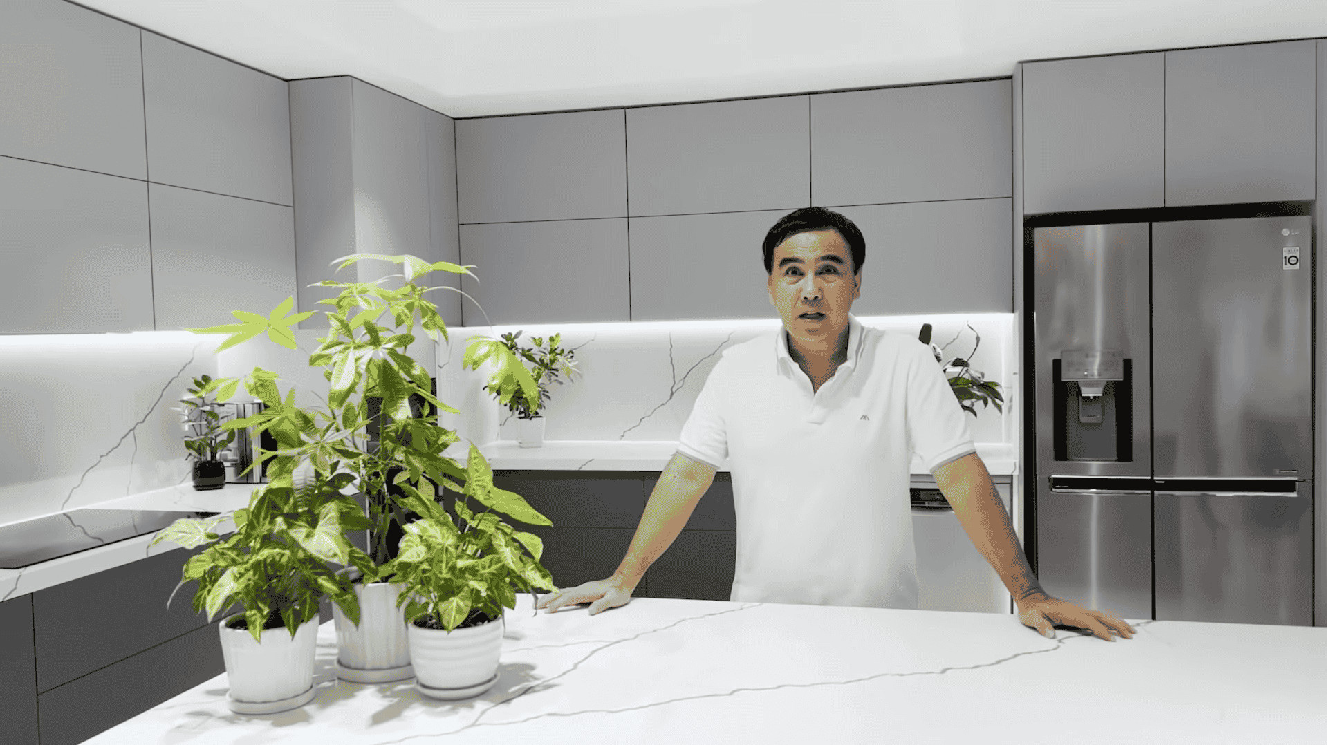 Khu bếp mới sửa sang trong nhà Quyền Linh có gì?