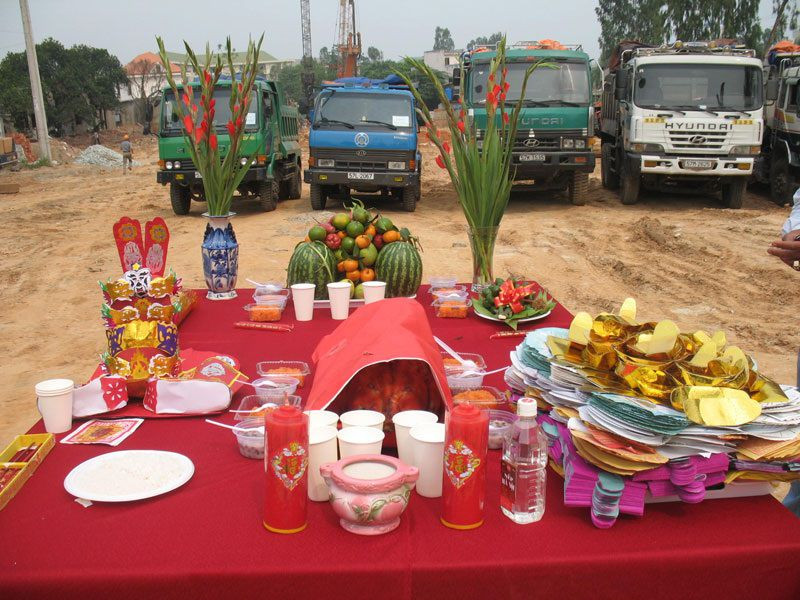 Mâm cúng tháo dỡ nhà cũ