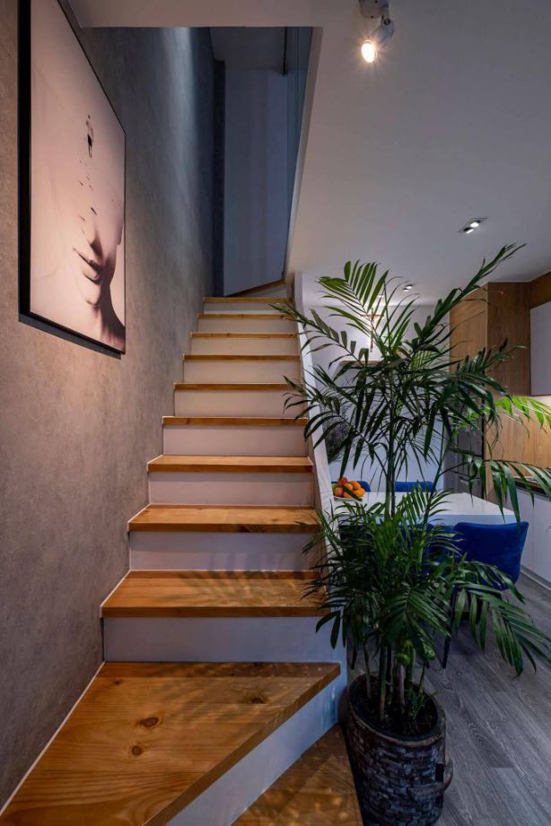 Mặt cầu thang ốp gỗ