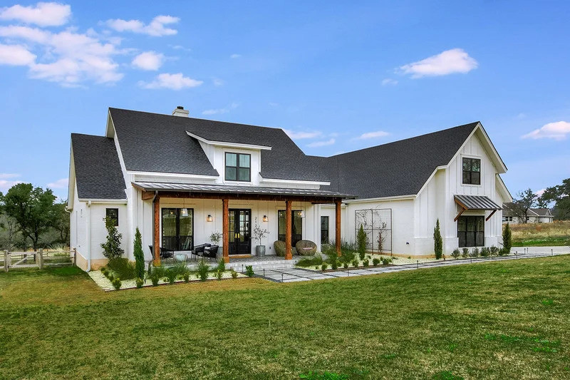 Mẫu nhà cấp 4 chữ L phong cách Châu Âu 