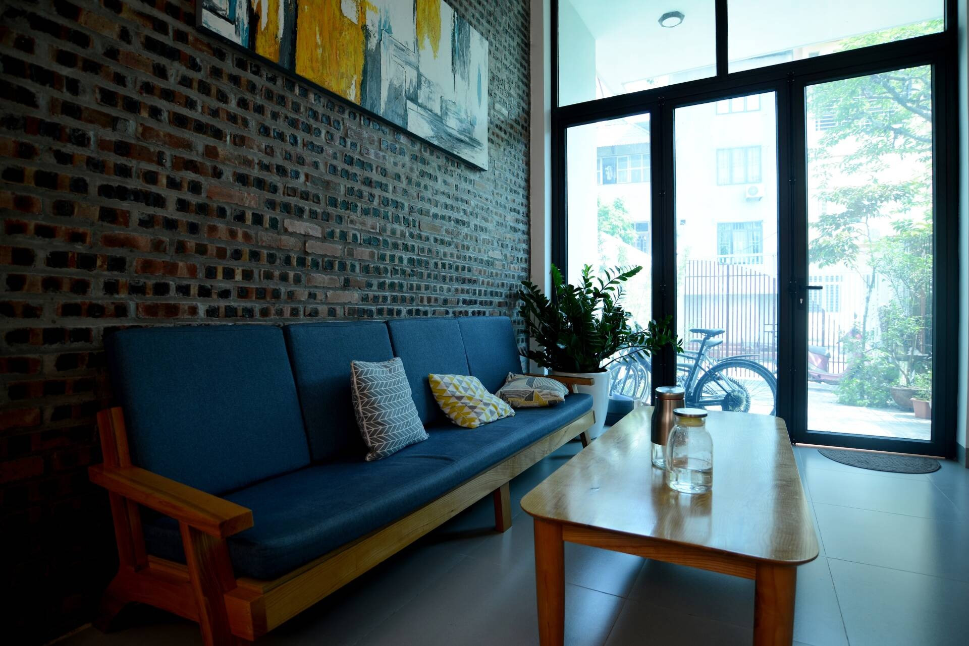 Phòng khách nhà 2 tầng 1 tum