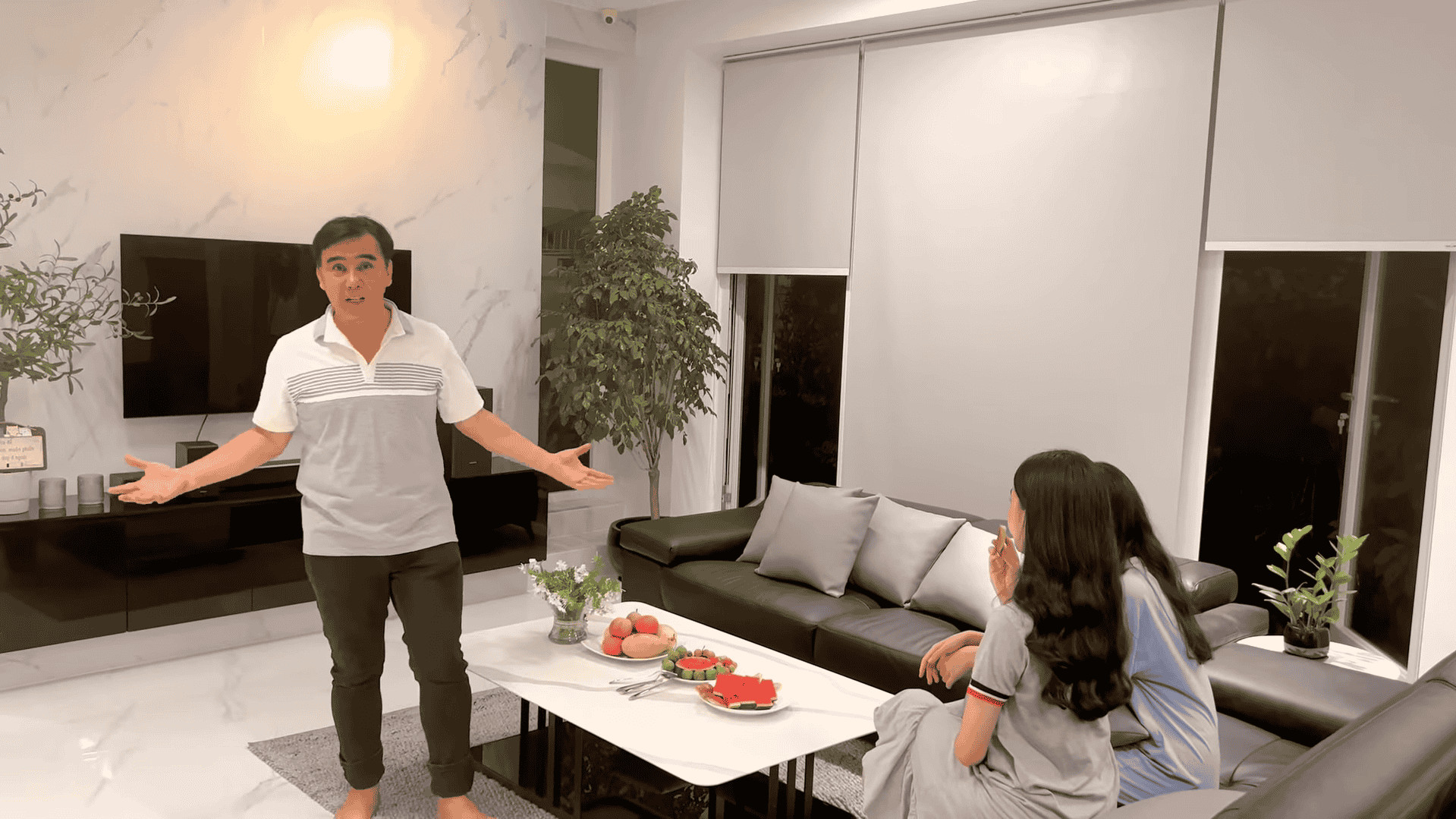 Phòng khách nhà Quyền Linh đã cải tạo