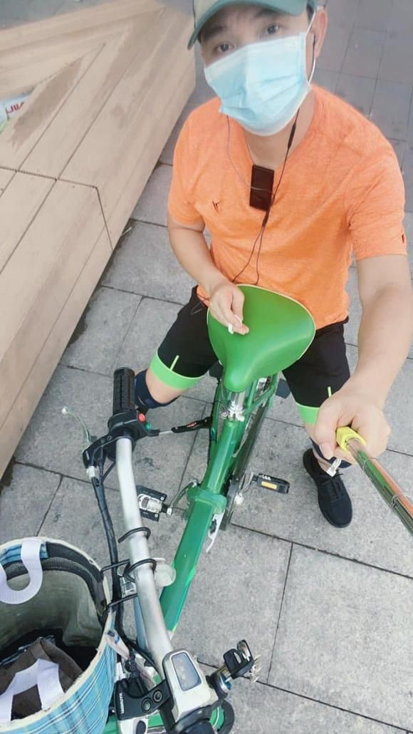 Quang Linh trẻ trung ở tuổi lục tuần