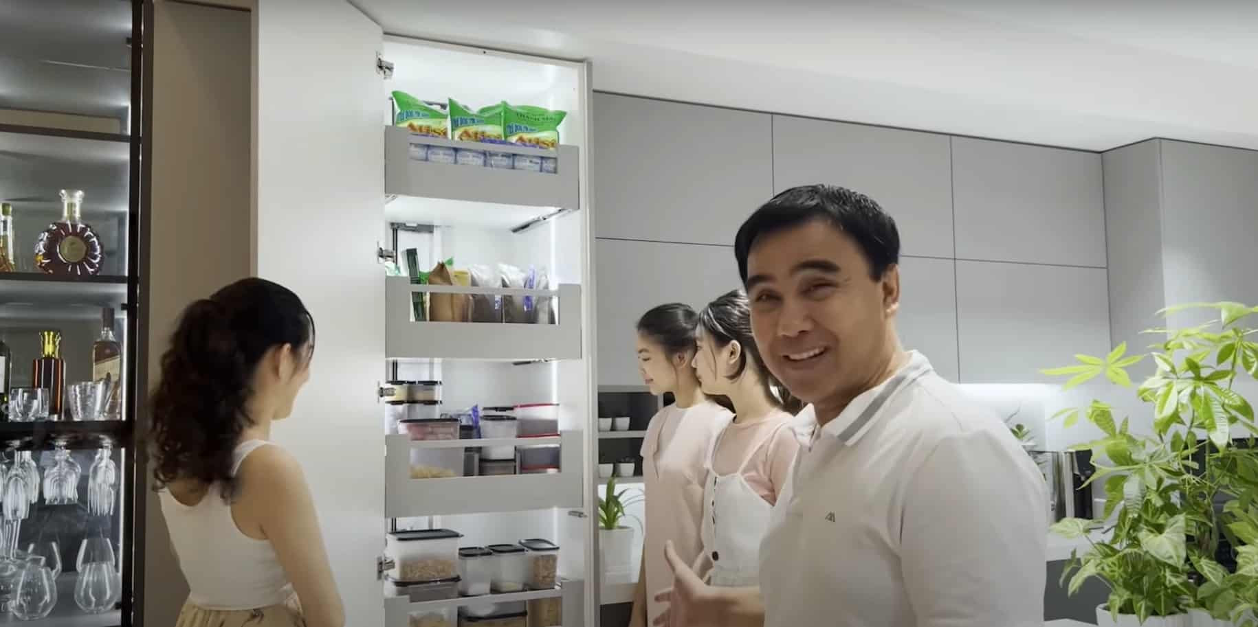 Tủ bếp thông minh nhà Quyền Linh