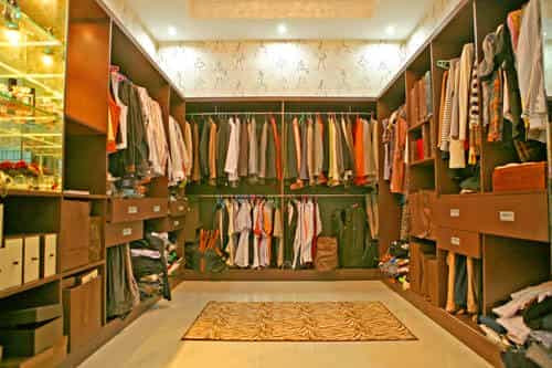 Tủ quần áo của vợ chồng Quyền Linh