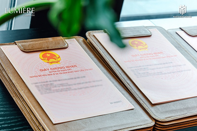 Hình ảnh cư dân vui mừng tại LUMIÈRE Riverside