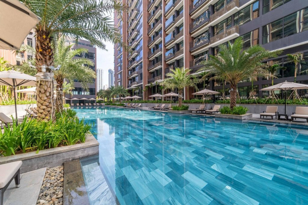 Hồ bơi tại The River Thủ Thiêm