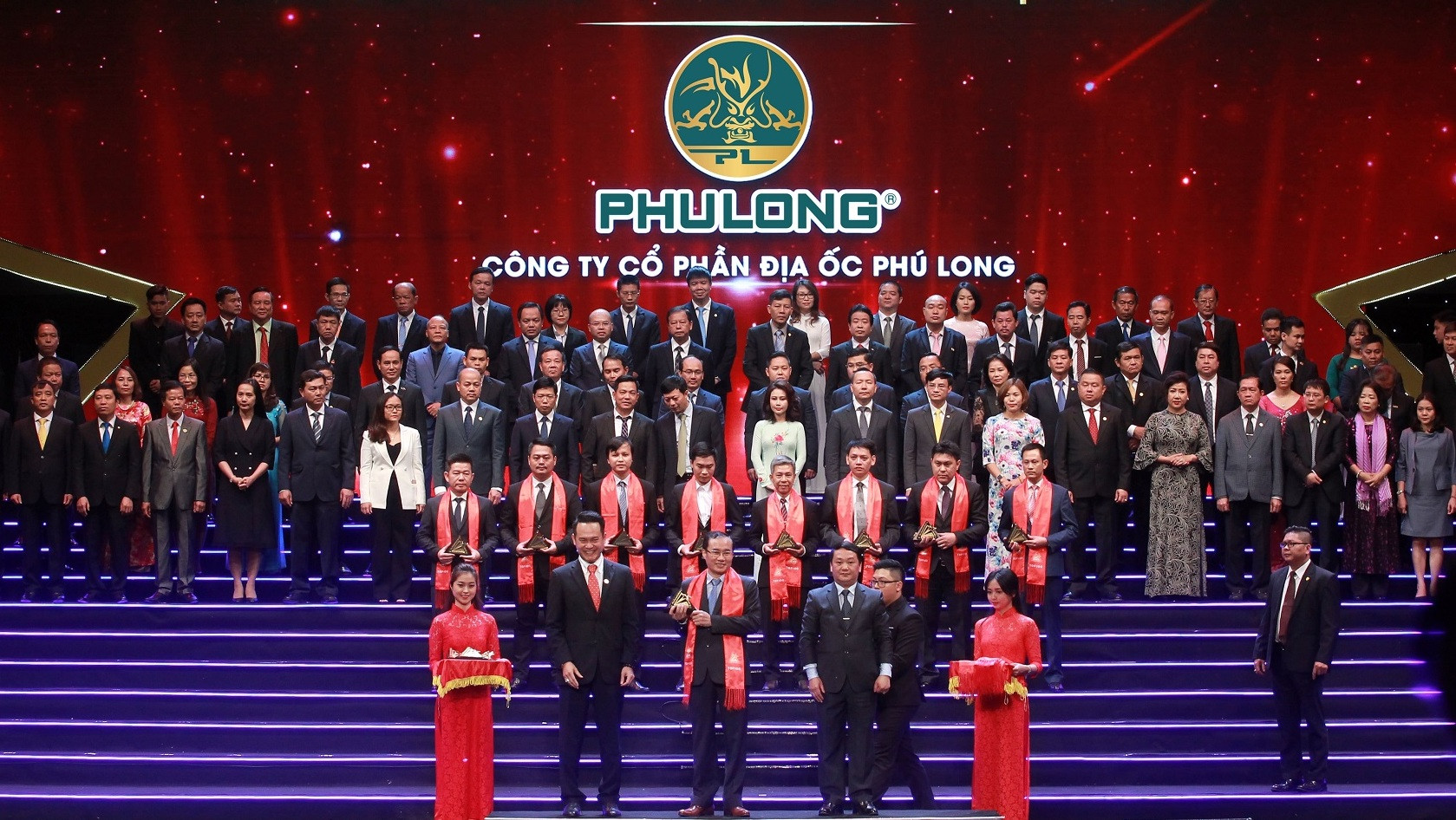 Địa ốc Phú Long trao sổ hồng các dự án cho khách hàng